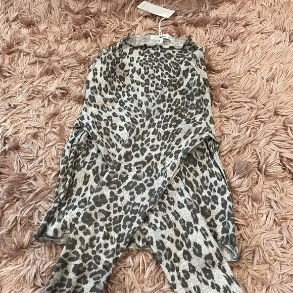 Gray leopard print long sleeve top - Picture 3 of 5